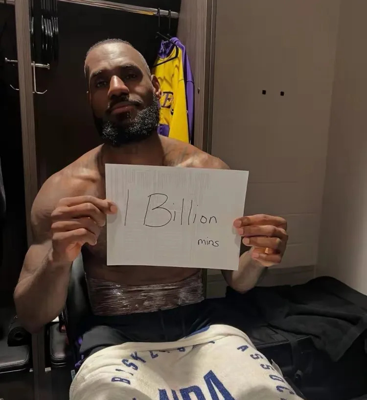 费耶诺德训练开放日；今晚更衣室发声引欢呼；NBA常规赛在即；赛季目标并未改变